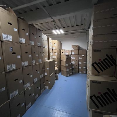 Lenovo ThinkSystem SN550 V2 Tower Blade Server com processador de 2.1 GHz Frequência principal